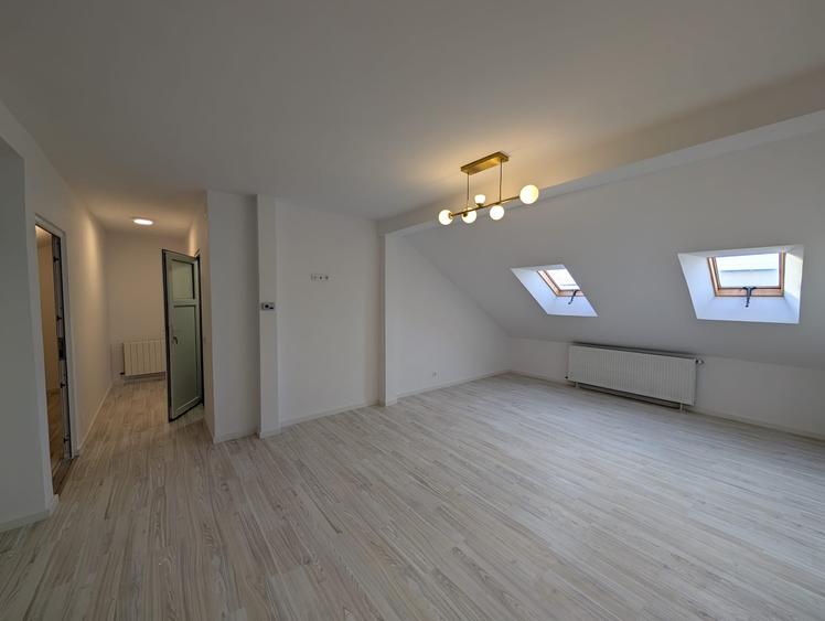 Apartament cu 4 camere semidecomandat în Florești
