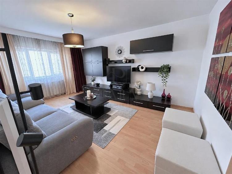 Apartament cu 3 camere decomandat în Torontalului