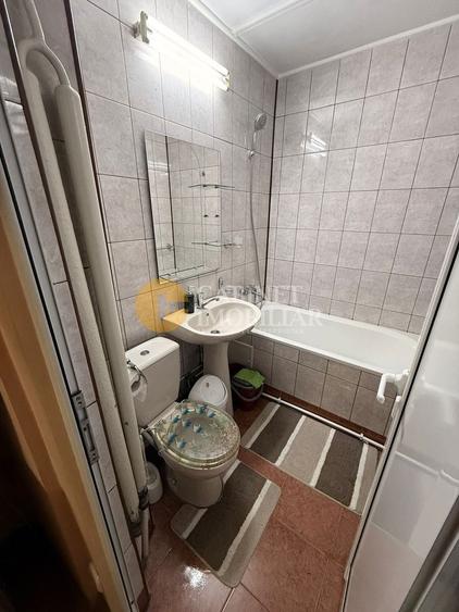 Apartament cu 3 camere semidecomandat, mobilat în Alexandru cel Bun