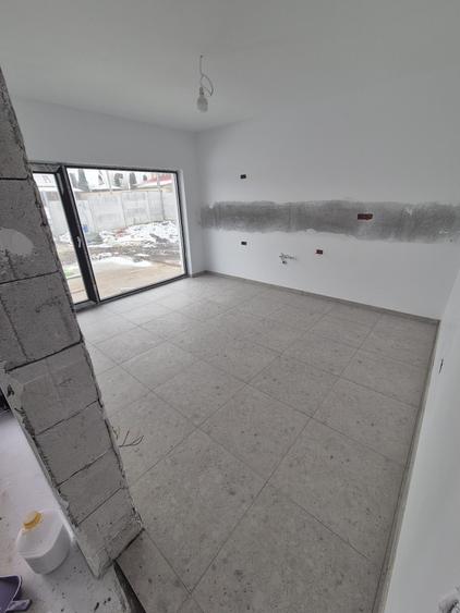 Casă cu 4 camere în Lilieci