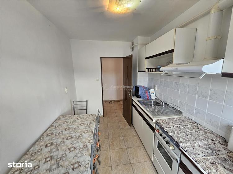 Apartament cu 3 camere semidecomandat în Central