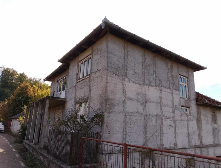 Casă cu 4 camere în Hălmăgel