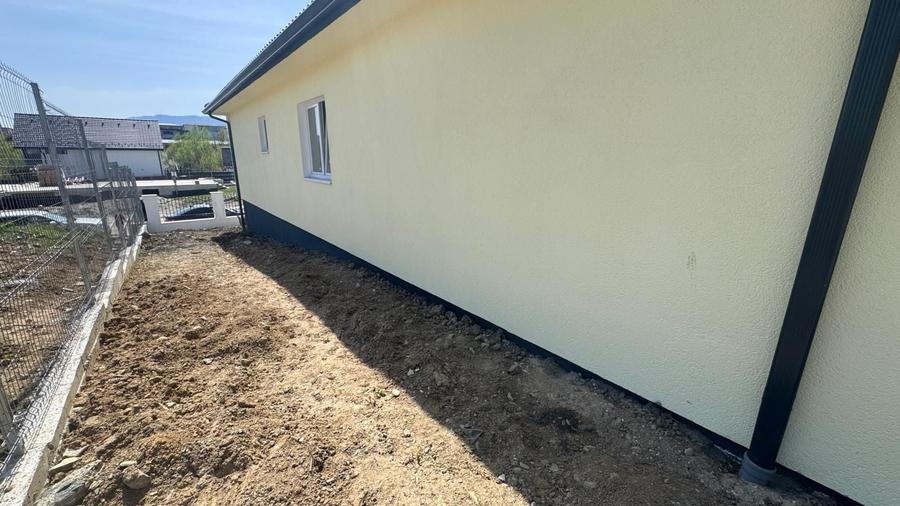 Casă individuală cu 4 camere cu Canalizare în Central