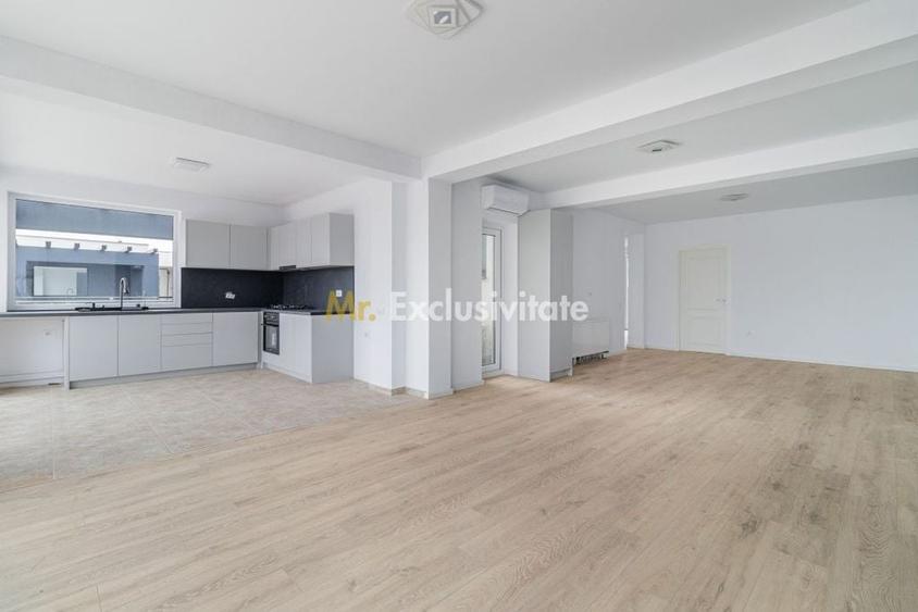 Apartament cu 5 camere semidecomandat în 1 Decembrie