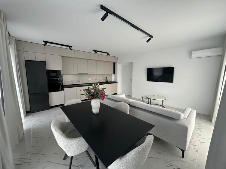 Apartament cu 3 camere semidecomandat, mobilat în Copou