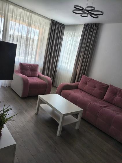 Apartament cu 3 camere decomandat în Tractorul