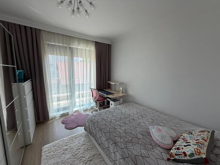 Apartament cu 5 camere decomandat, mobilat în Herăstrău
