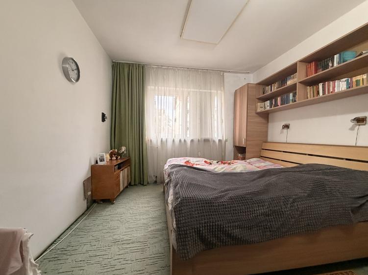 Apartament cu 3 camere decomandat, mobilat în Soarelui