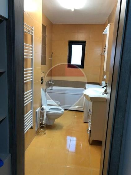 Apartament cu 3 camere semidecomandat, mobilat în Bună Ziua