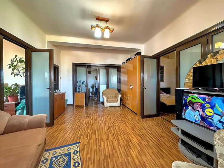 Apartament cu 4 camere semidecomandat, mobilat în Cișmigiu