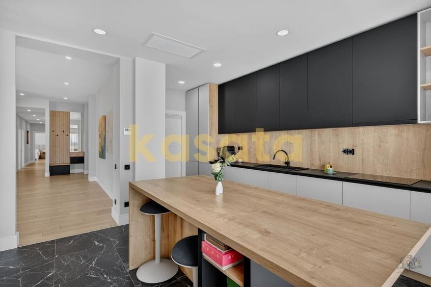 Apartament cu 4 camere semidecomandat în Pipera