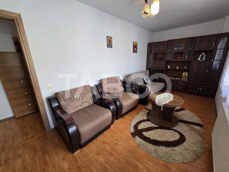 Apartament cu 3 camere decomandat, mobilat în Terezian