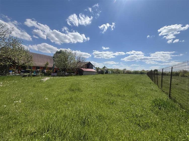Teren intravilan de 1226 mp, în Chișirid