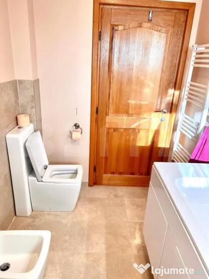 Apartament cu 3 camere semidecomandat în Europa