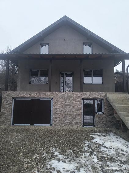 Casă cu 4 camere în Mărgineni