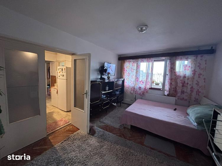 Apartament cu 3 camere în Dâmbu Pietros