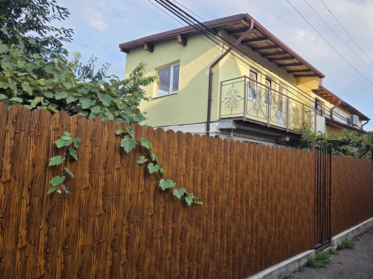 Casă cu 4 camere în Cantacuzino