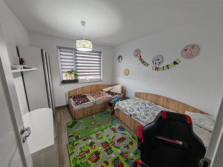Apartament cu 3 camere decomandat, mobilat în Astra