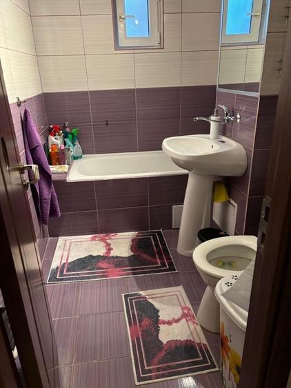 Apartament cu 3 camere decomandat în Sărari