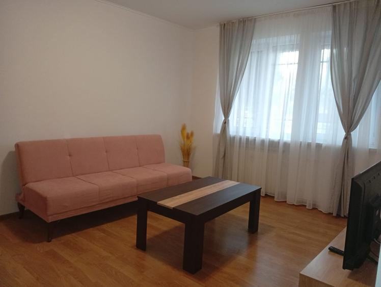 Apartament cu 3 camere semidecomandat, mobilat în Tomis Nord