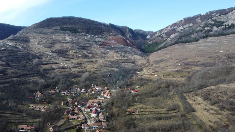 Teren Construcții intravilan de 1271 mp, în Izvoarele (Livezile)