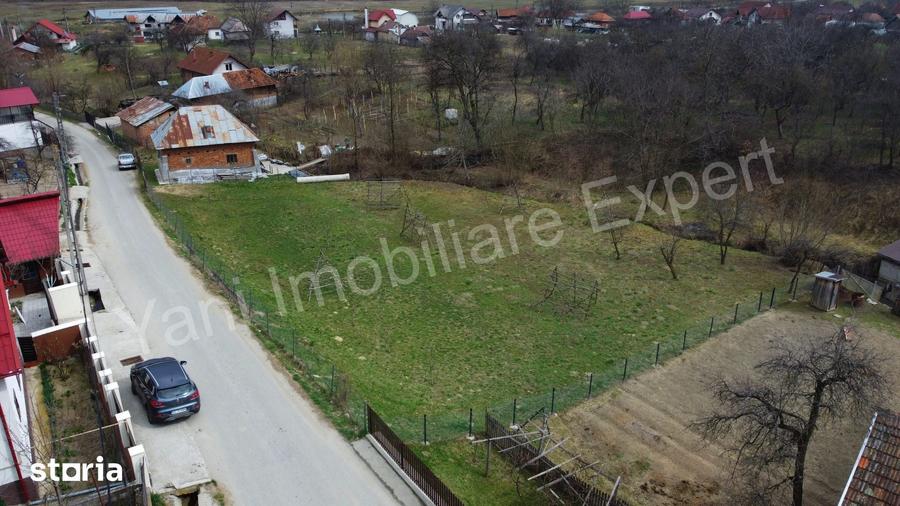 Teren de 1858 mp, în Albești