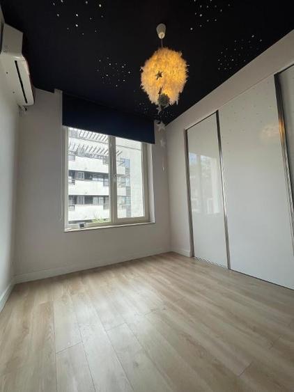 Duplex cu 7 camere cu Garaj în Iancu Nicolae