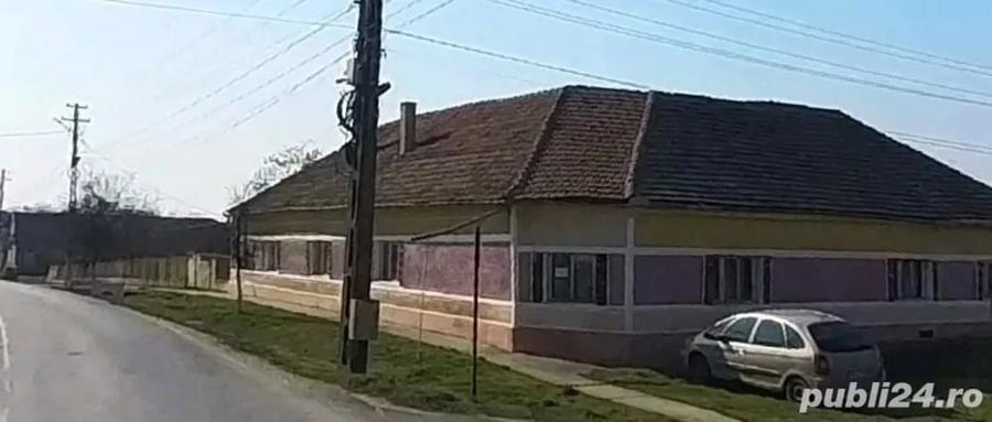 Casă cu Teren 2250 Mp în Seceani