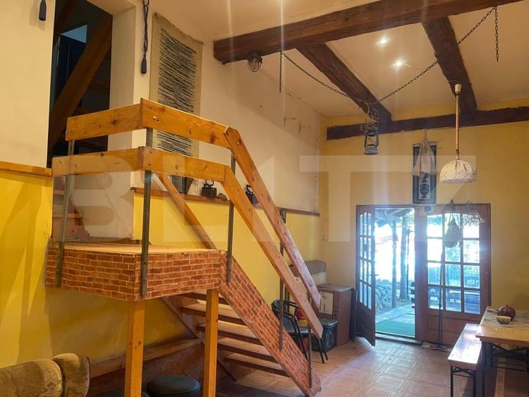 Casă individuală cu 11 camere cu Canalizare în Zărnești