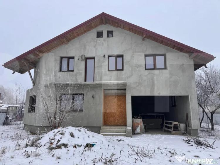 Casă cu 4 camere cu Teren 1000 Mp în Central