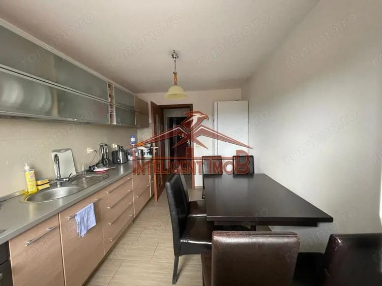 Apartament cu 4 camere semidecomandat în Central