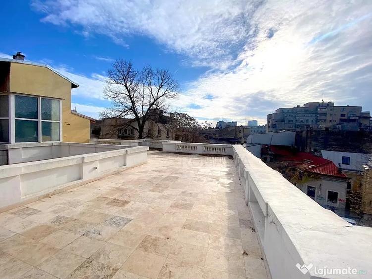 Casă cu 7 camere cu Canalizare în Romană