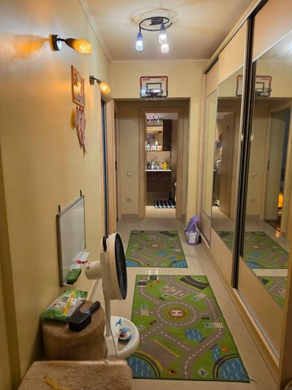 Apartament cu 3 camere decomandat în Baba Novac