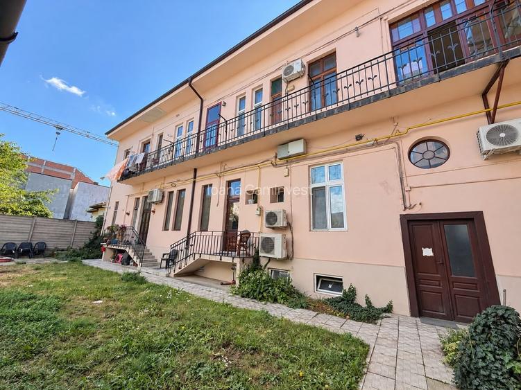 2 apartamente de vanzare in Oradea,cladire istorica,zona centrala