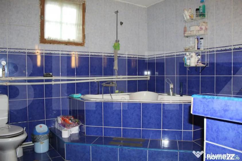 Casă cu 7 camere cu Teren 1580 Mp în Central