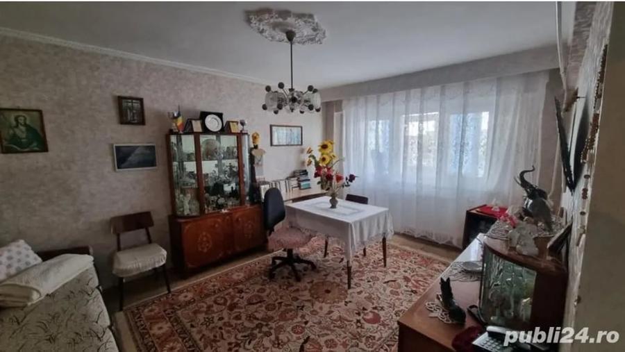 Apartament cu 3 camere decomandat în Barieră
