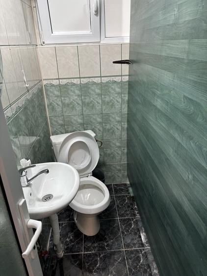 Spațiu comercial, de 200 mp, în Tomești