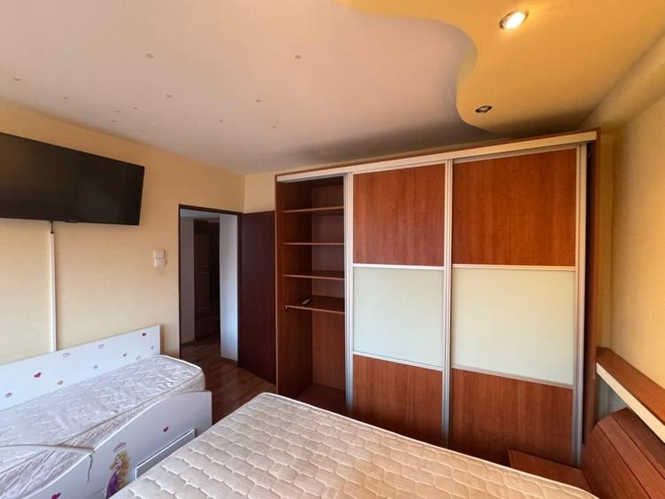 Apartament cu 3 camere decomandat, mobilat în Drumul Taberei