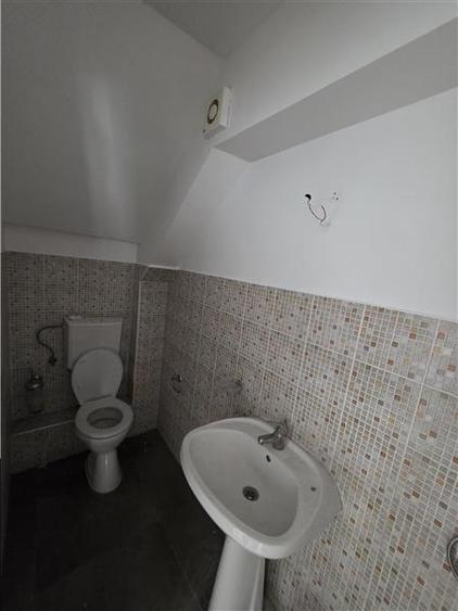Casă individuală cu 5 camere cu Piscina în Central