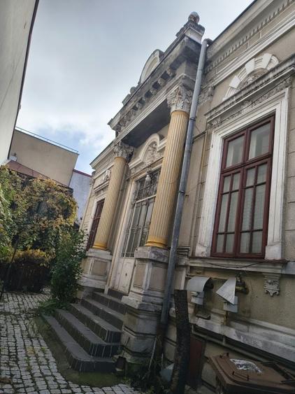 Casă cu 4 camere în Victoriei