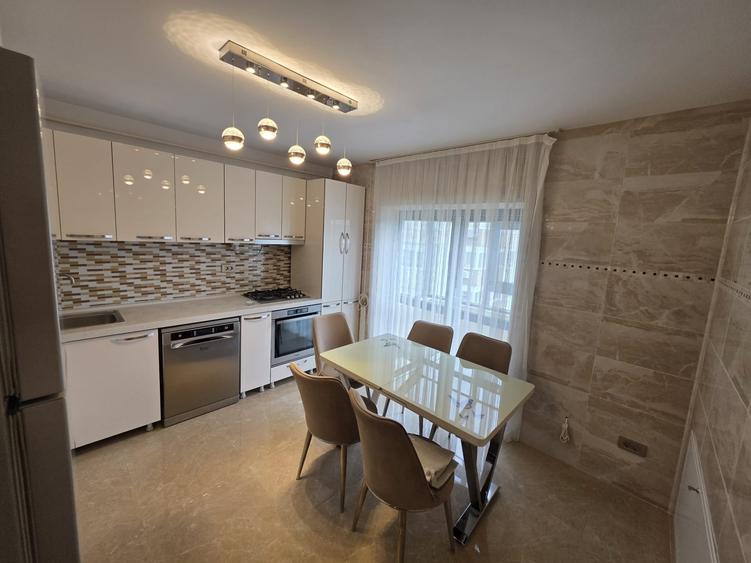Apartament cu 3 camere decomandat, mobilat în Păcurari