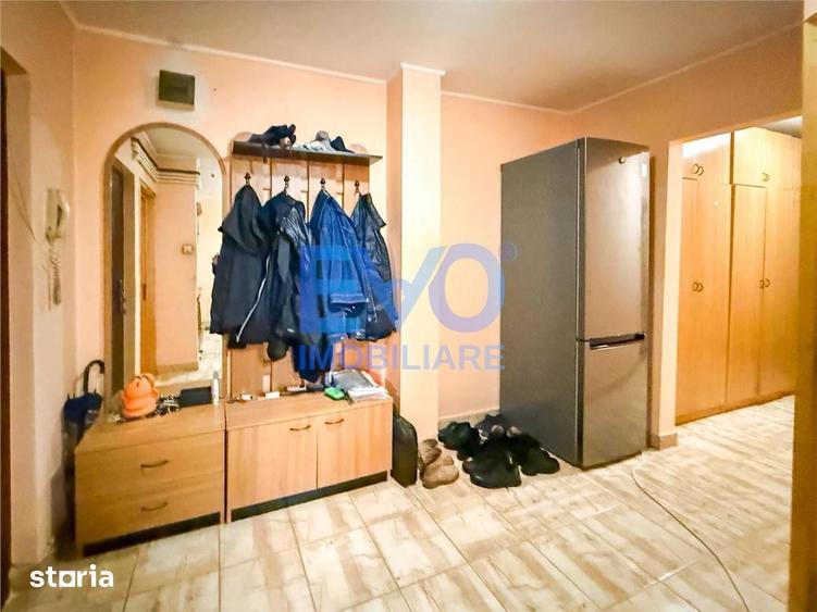 Apartament cu 3 camere decomandat în Nicolina