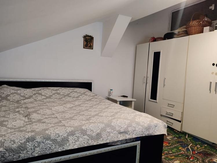 Apartament cu 3 camere semidecomandat, mobilat în Ozana
