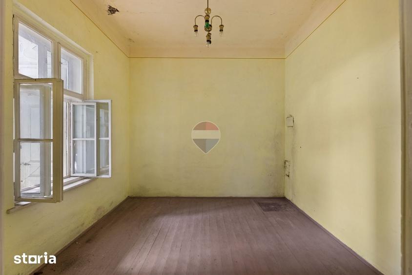 Casă cu 5 camere cu Teren 853 Mp în Central