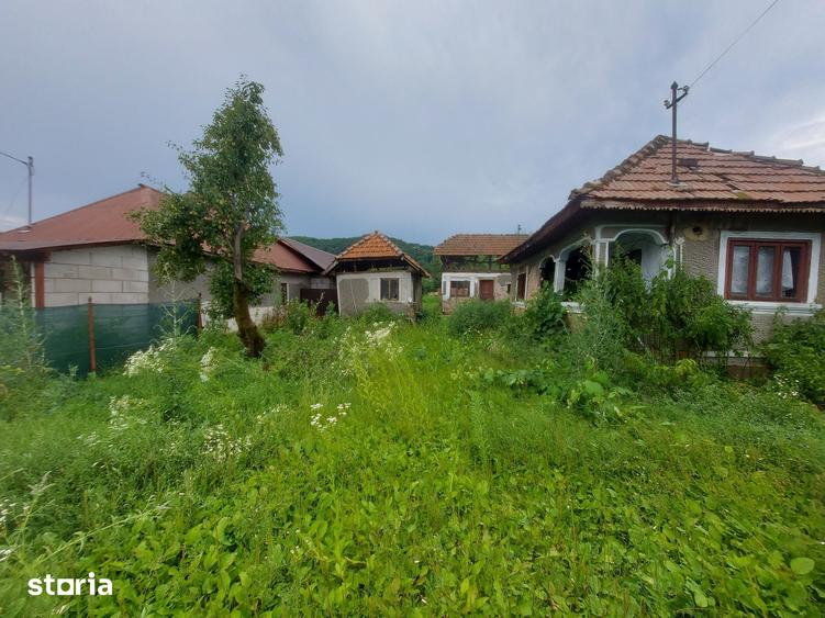 Casă cu 2 camere cu Teren 1206 Mp în Cândești