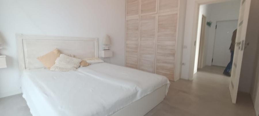 Apartament cu 2 camere semidecomandat, mobilat în Est