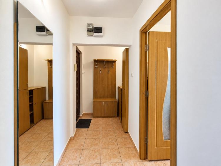 Apartament cu 2 camere decomandat, mobilat în Girocului