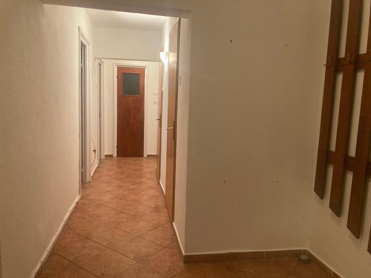 Apartament cu 3 camere decomandat în Colentina