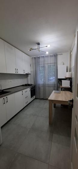 Apartament cu 3 camere decomandat în Rahova