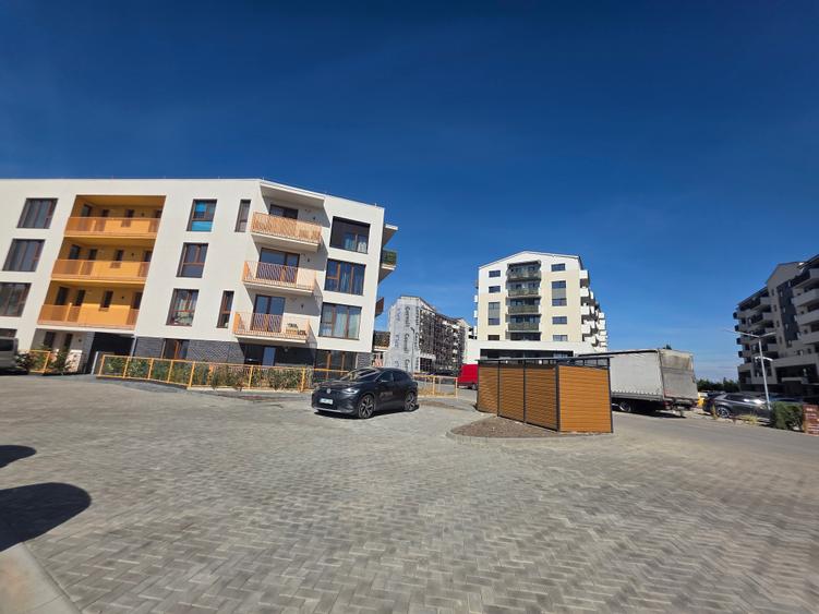 Apartament cu 2 camere decomandat în Tractorul
